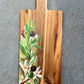 Handgeschilderde borrelplank Witte bloemen en olijven